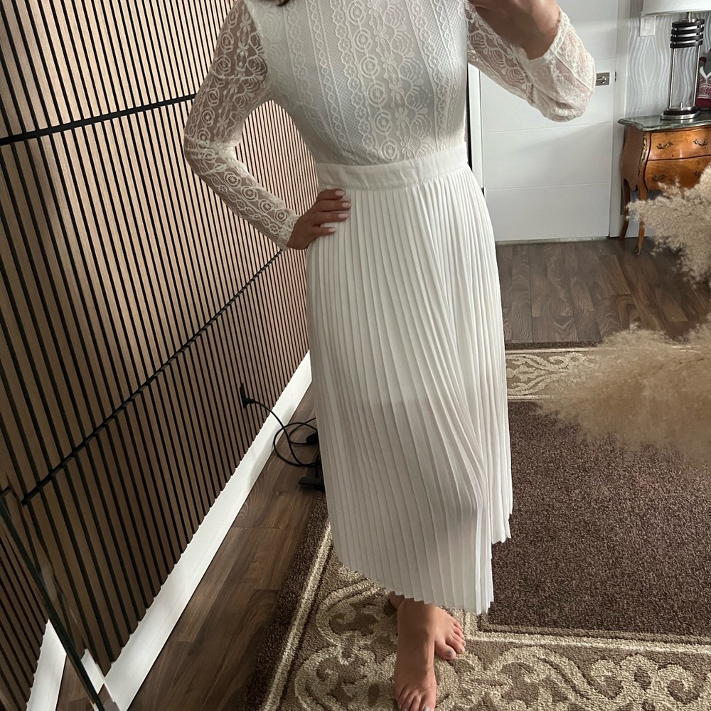 PrettyLittleThing White Lace Long Sleeve Dress